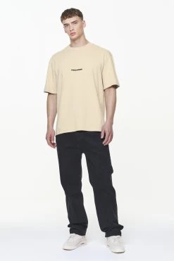 Colne Logo Oversized Tee Vintage Washed Kingdom Beige Gum 7 Colne Logo Oversized Tee Vintage Washed Kingdom Beige Gum -Pegador® PGDR BUILD TO LAST E COMMERCE MENS7040 1