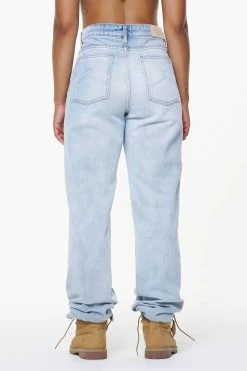 Terrance Wide Jeans Washed Light Blue 12 Terrance Wide Jeans Washed Light Blue -Pegador® PGDR BUILD TO LAST ECOMMERCE WMNS PANTS0951