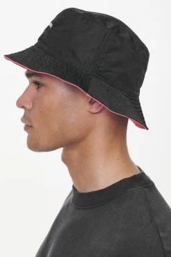 Juan Reversible Bucket Hat Black Strawberry -Pegador® PGDR LAST MINUTE E COMMERCE43884