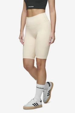 Lupita Biker Shorts Coast Sand White -Pegador® PGDR Next Wave E COMMERCE WMNS PANTS DAY 24609